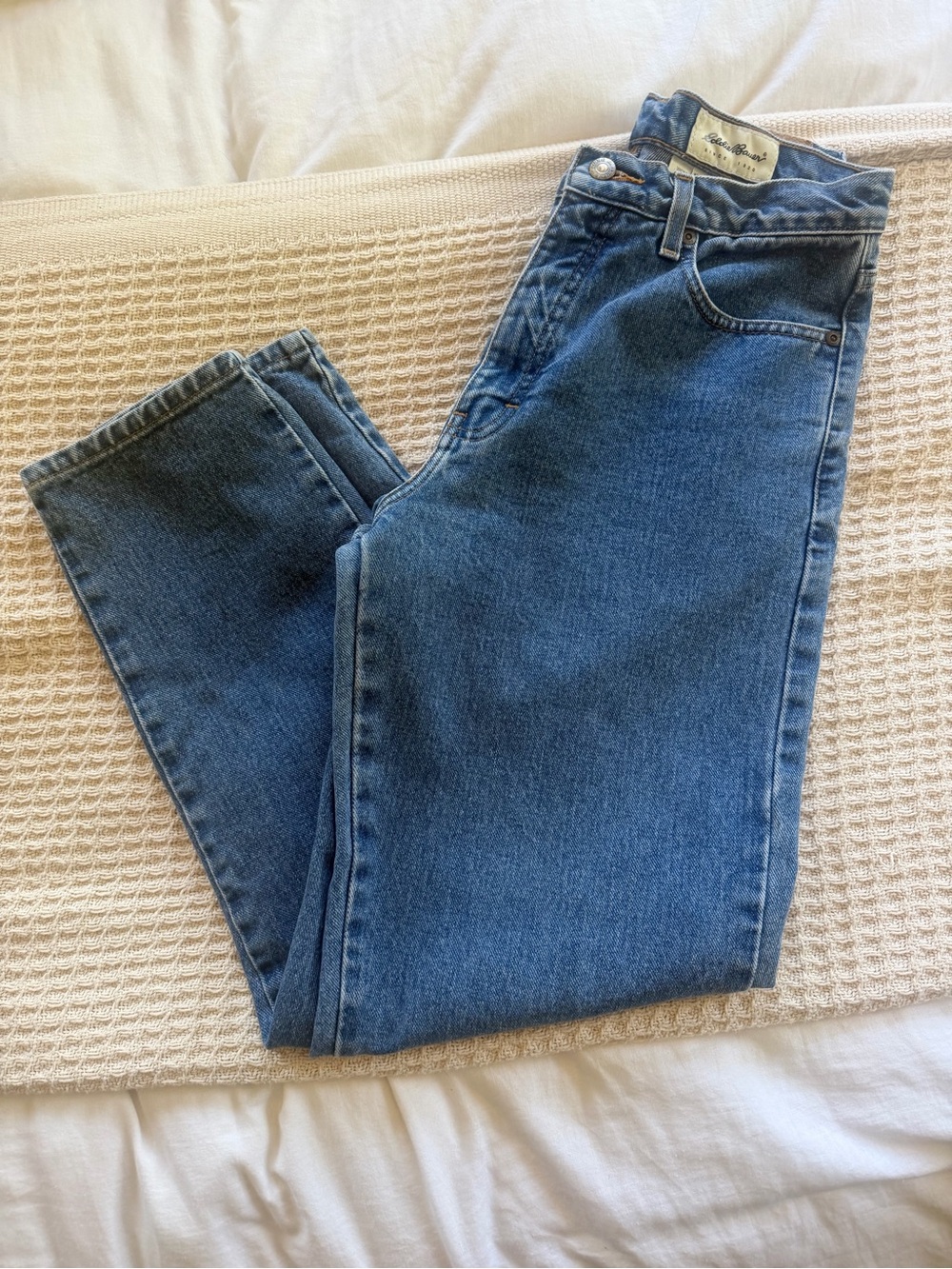 Eddie Bauer Vintage 90s High-Rise Women's Mom Jean in Medium Blue Wash - Size 8